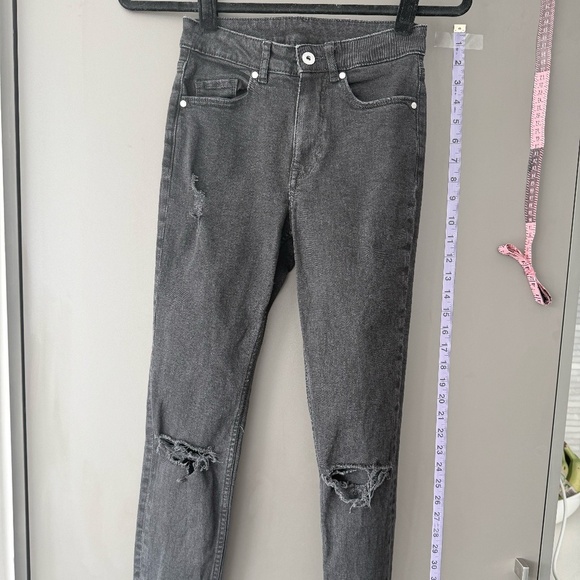 H&M Black Ripped Skinny Jean - 2 available - Picture 1 of 5